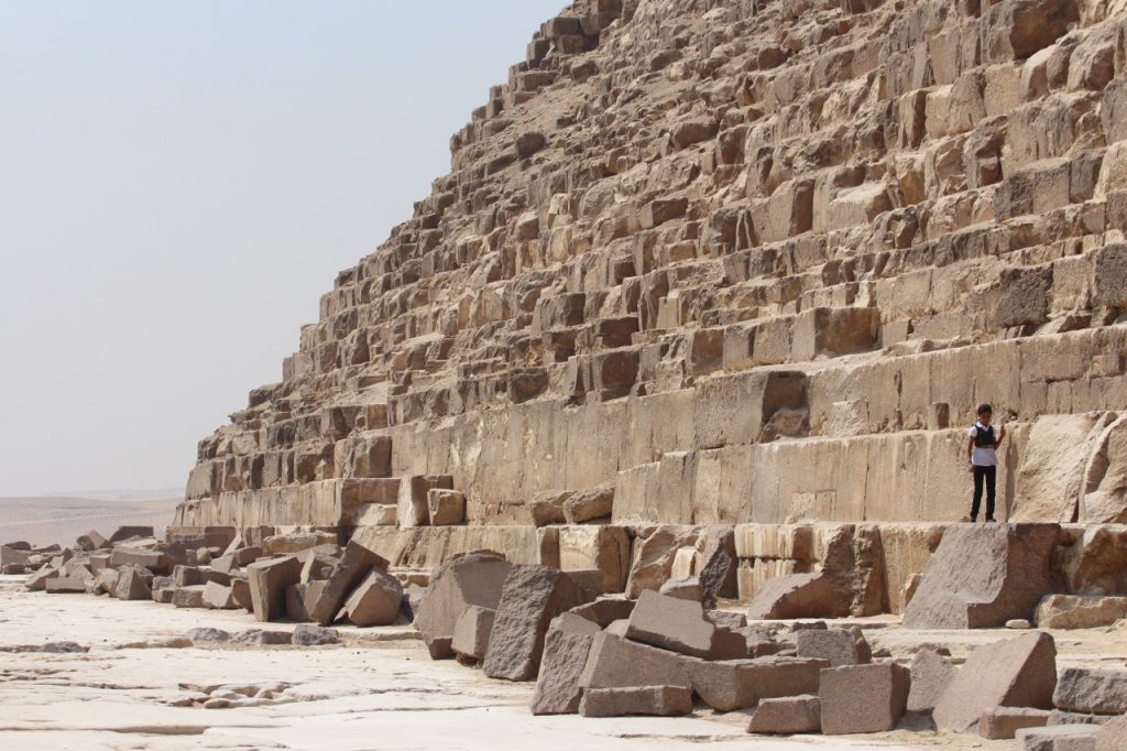 Kheopsin pyramidin sisällä - Tuhansien vuosien ja kivien alla - TÄMÄ MATKA